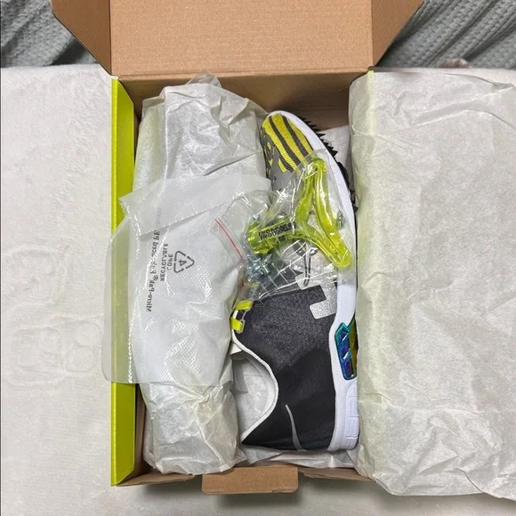 Hoka One One **NEW IN BOX** Speed Evo R Shoes - Spikes Women’s size 7 - Picture 6 of 6